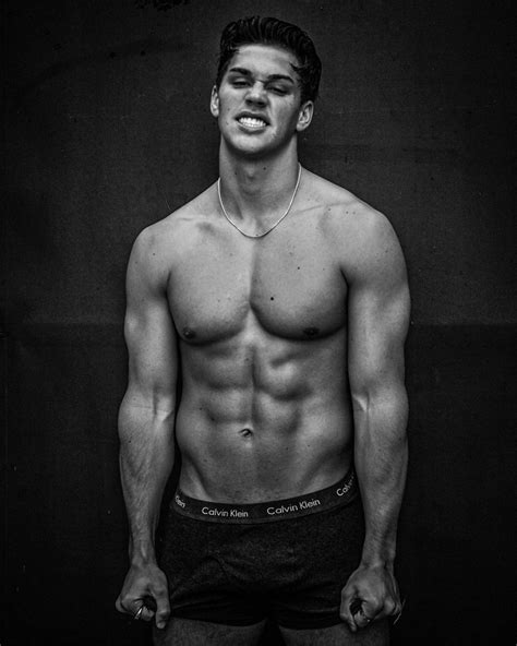 noah beck taille